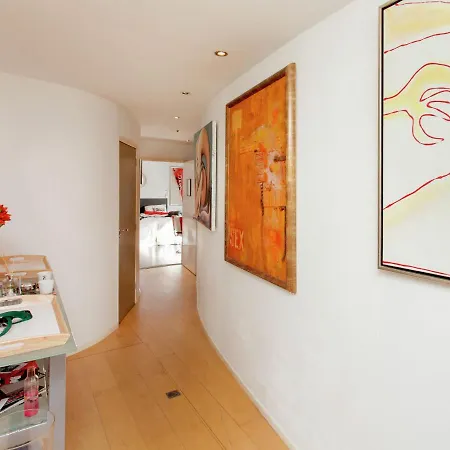 Modern Houseboat In With Terrace 보트호텔