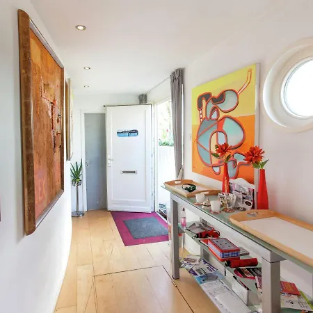 Modern Houseboat In With Terrace 암스테르담