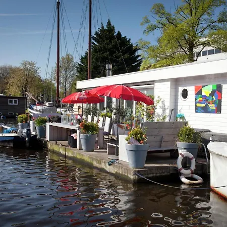 Ботель Modern Houseboat In With Terrace