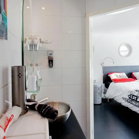 보트호텔 Modern Houseboat In With Terrace 암스테르담