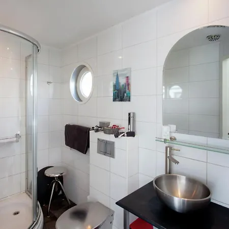 보트호텔 Modern Houseboat In With Terrace *